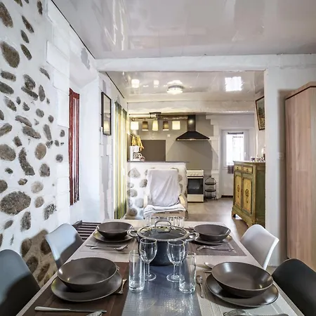 Zensan Meuble Maison De Village 66160 アパート ル・ブールー