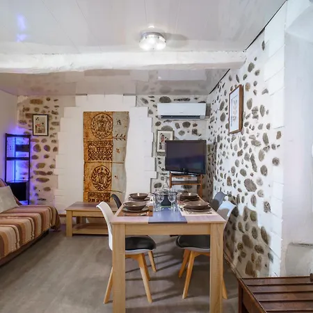 Zensan Meuble Maison De Village 66160 ル・ブールー